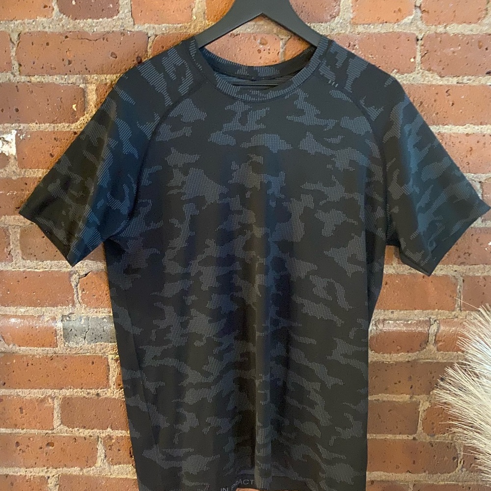 lululemon athletica “Metal Vent Tech Short Sleeve” Black Camo